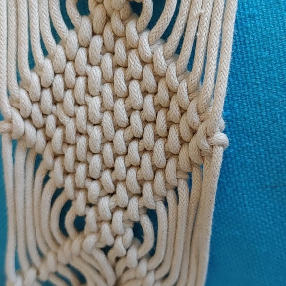 💚Handmade Ecru Macrame & Wood Belt with Fringe - Picture 5 of 7